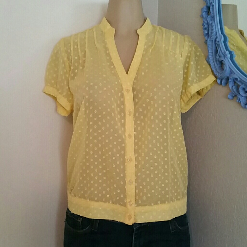 NWT Pretty yellow blouse